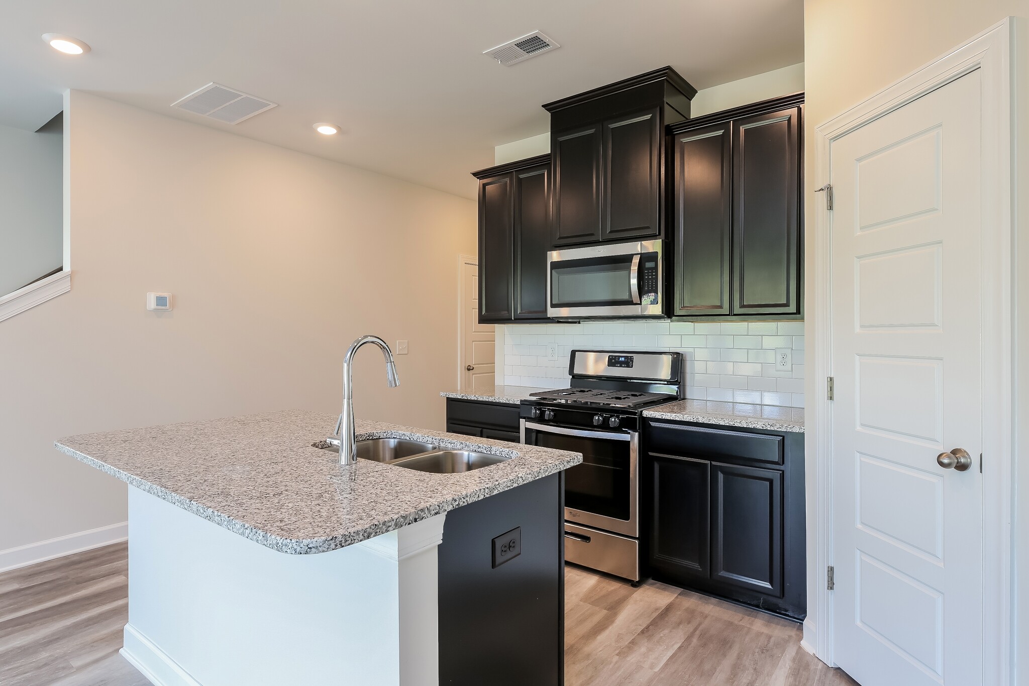 Building Photo - 226 Telford Dr