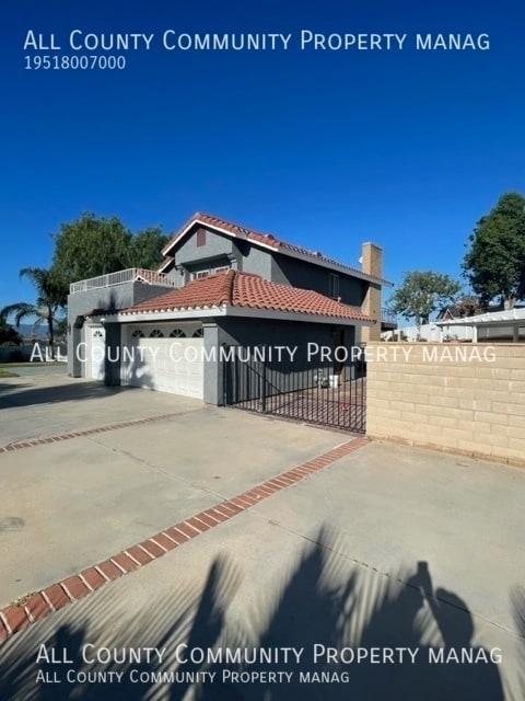 Building Photo - 16285 Capella St