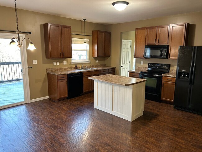 Building Photo - 538 Springhurst Pkwy