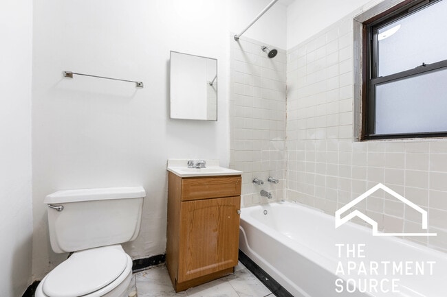 Building Photo - 931 W Sunnyside Ave