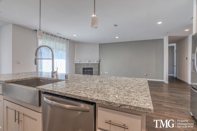 Building Photo - Single level 4 Bedroom 2 Bathroom Home in ...