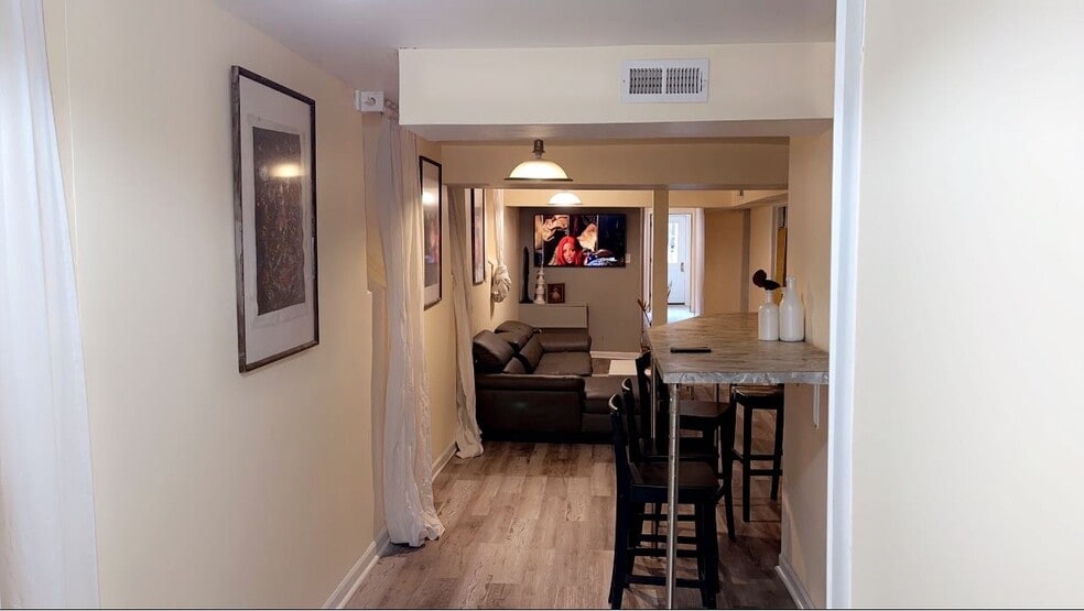 Building Photo - 1624 S Throop St