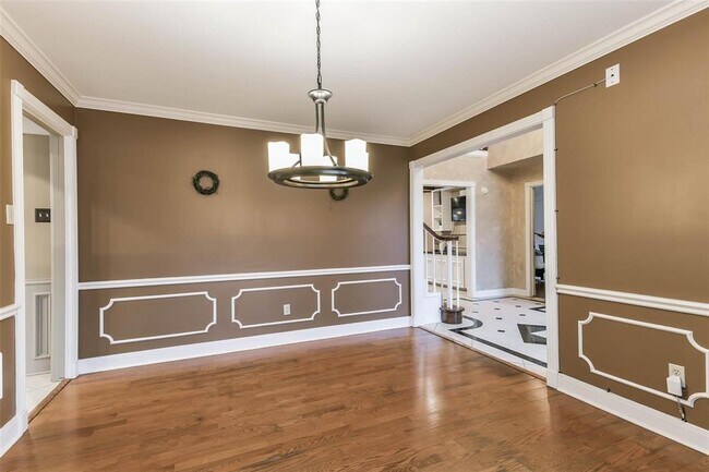 Building Photo - 407 W Chelsea Pl