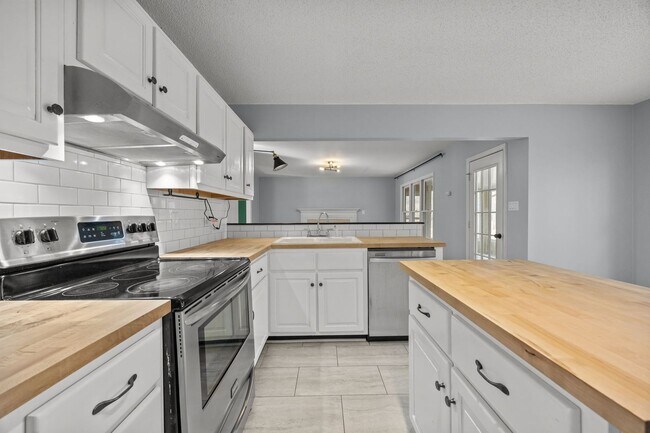 Building Photo - Welcome to Riverwood Estates!