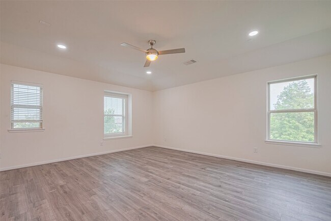 Building Photo - 3215 Laurel Bend Ln