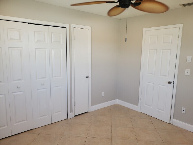 Building Photo - 3310 NE Jeannette Dr