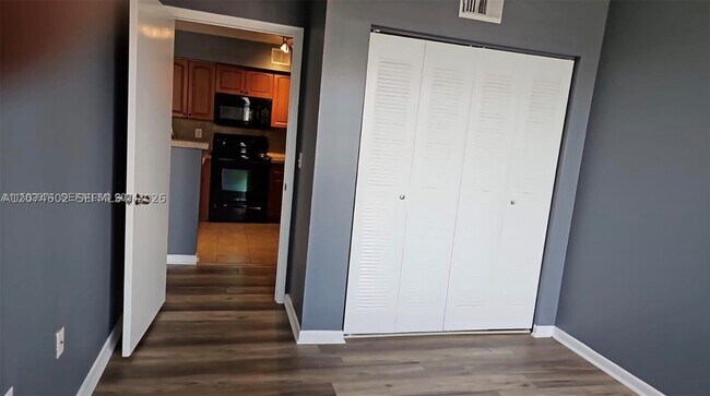 Building Photo - 1715 Village 101 Vlg