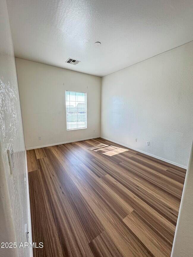 Building Photo - 33433 N Madison Way Dr