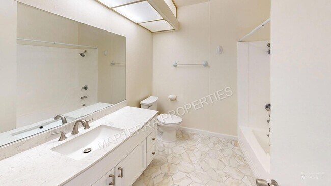 Building Photo - Beautiful 3 Bed/2 Bath Home in