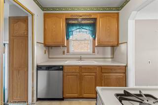 Building Photo - 9616 Colwell Ave