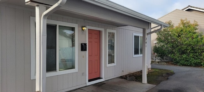 Building Photo - 241 NE School St