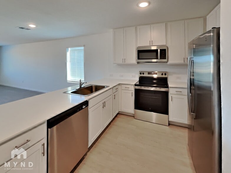 Building Photo - 340 Pacific Waters