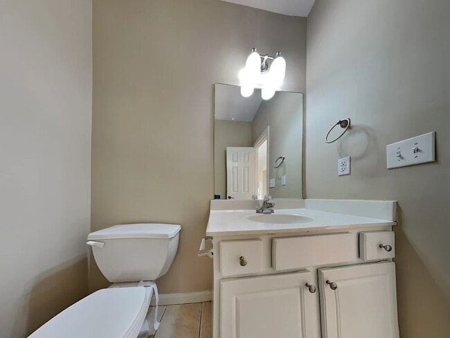 Building Photo - 64 Kenyon St SE