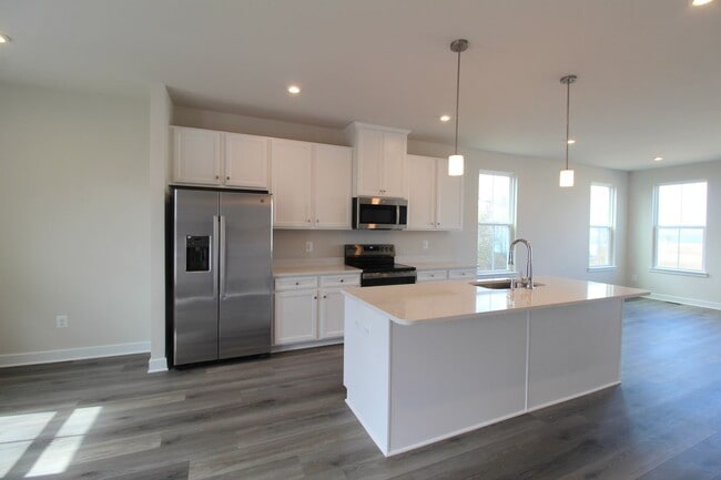 Building Photo - 3 Bedroom 2.5 Townhome Available Now!