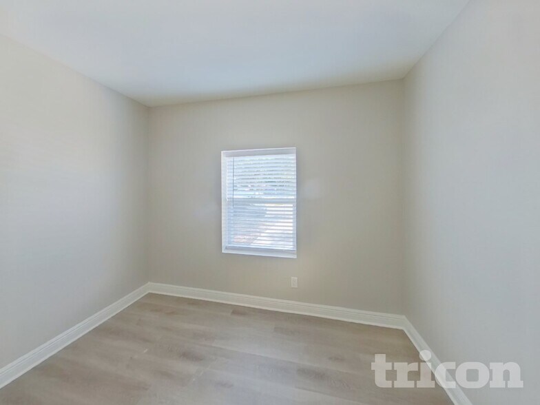 Building Photo - 2280 Winchester Dr