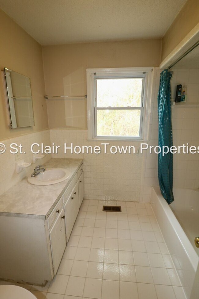 Building Photo - Cute Duplex Close to Pell City