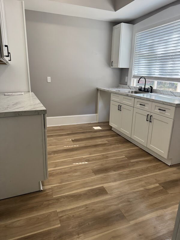 Building Photo - 3778 Log Cabin Dr