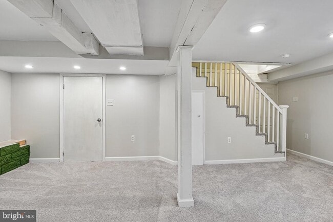 Building Photo - 105 Dinsmore Ave