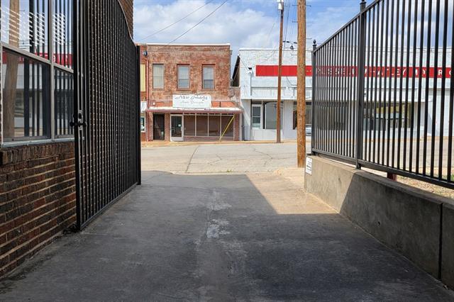 Building Photo - 104 NE 2nd St