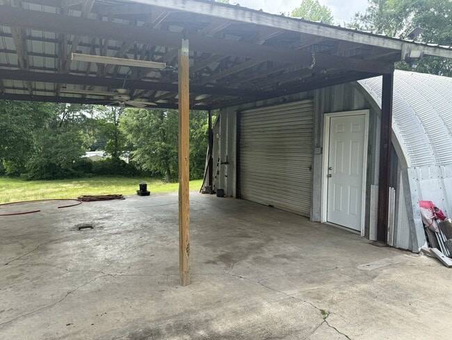 Building Photo - 3006 Valley Rd