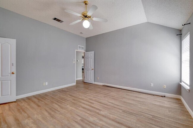Building Photo - 16205 Glorious Ln