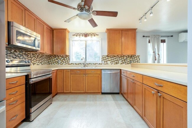 Building Photo - 91-1048-1048 Panapanapuhi St