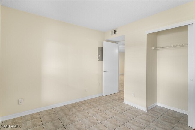 Building Photo - 251 Quail Forest Blvd