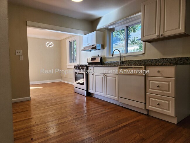 Building Photo - Spacious, Renovated and Close to Ferndale!