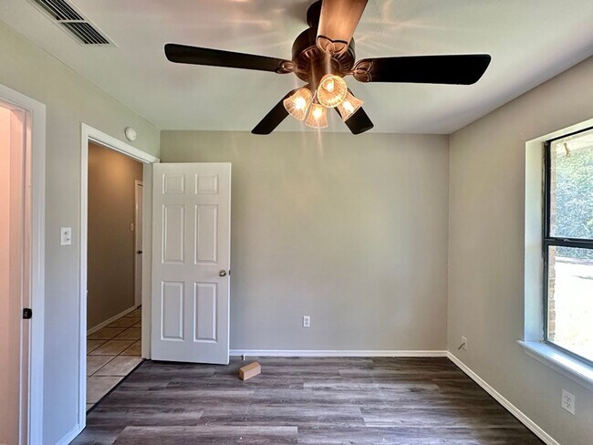 Building Photo - Stoneridge Duplex 454/452