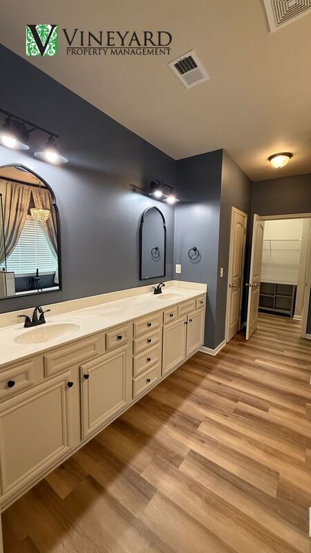 Building Photo - 303 Cherokee Reserve Ct