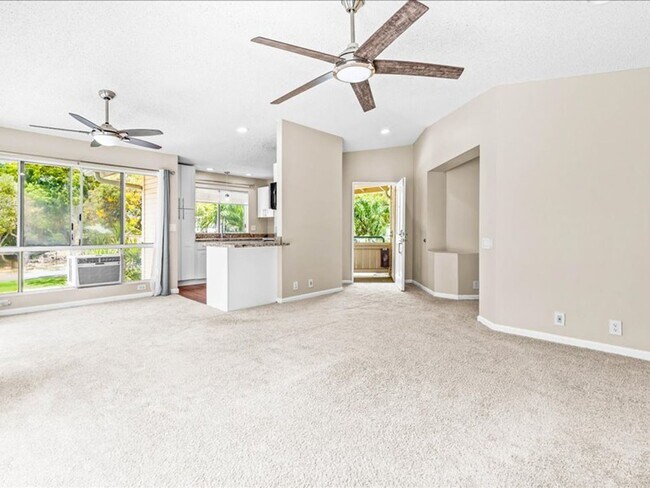 Building Photo - Pets Welcome!  2 bedroom, 2 bathroom single story townhouse