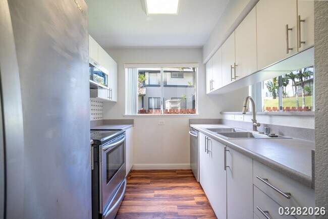 Building Photo - $3,200 / 3br - 974ft2 - Bright and Spacious 3BR/2BA/2PKG Townhome unit in Ku'ulako in Mililani (M...