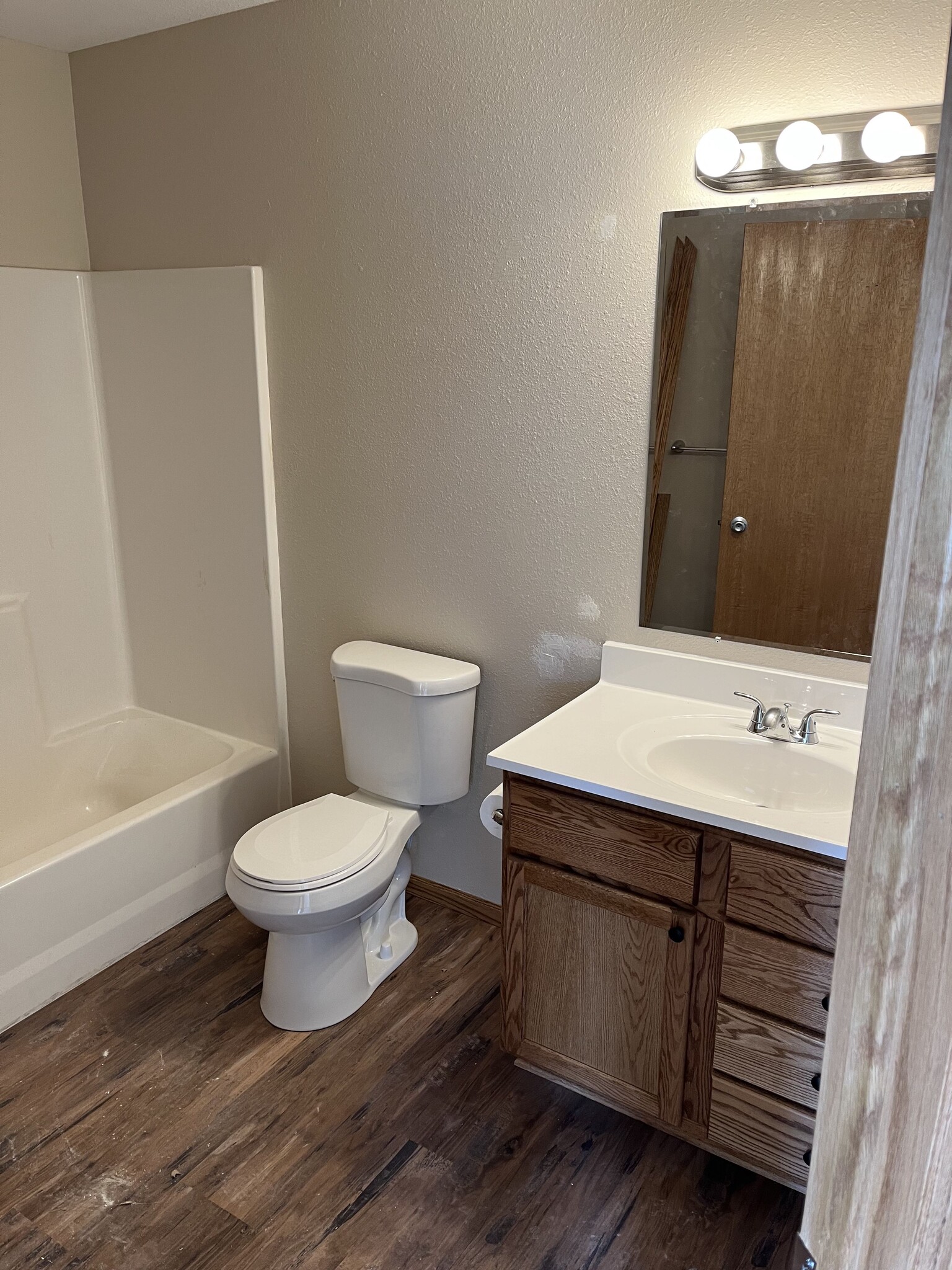 Building Photo - 540 6th Ave NE