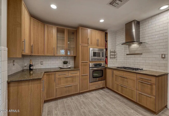 Building Photo - 705 W Wilshire Dr