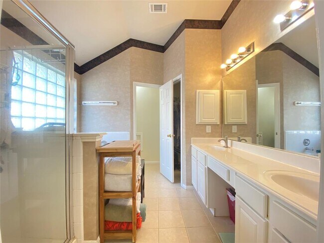 Building Photo - 3407 Beacon Hill Dr