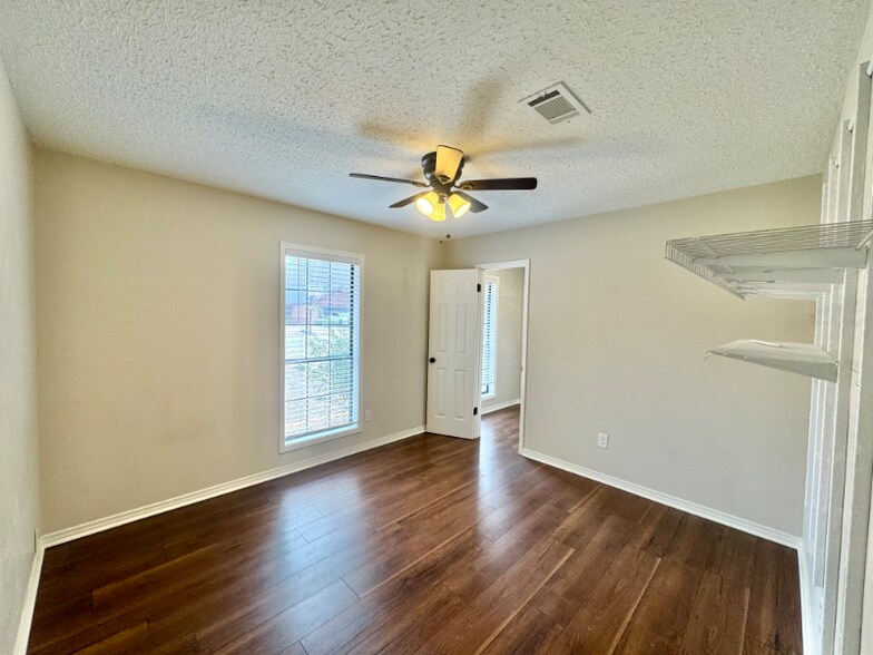 Building Photo - 3301 John Hancock Rd