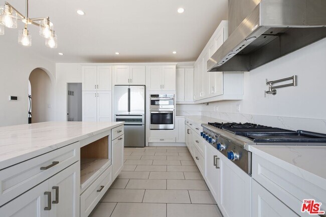 Building Photo - 8908 Appian Way