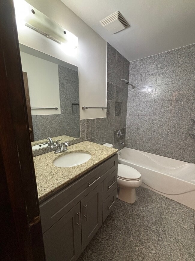 Building Photo - 4080 N Parkside Dr