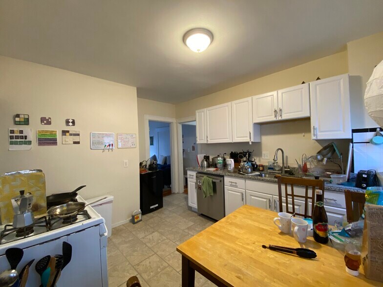 Building Photo - 300 Boston Ave