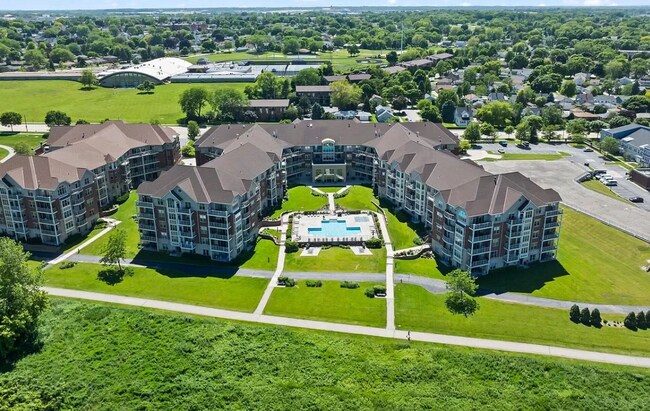 Building Photo - 4130 S Lake Dr