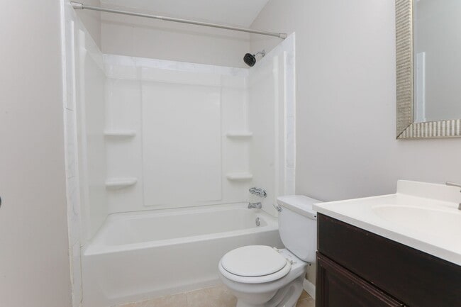 Building Photo - Updated 3BR Townhouse in Prime VA Beach Lo...