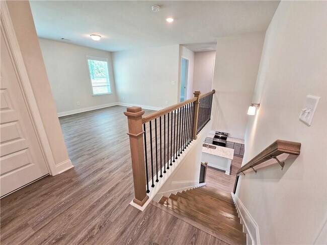 Building Photo - 7325 Yewtree Dr