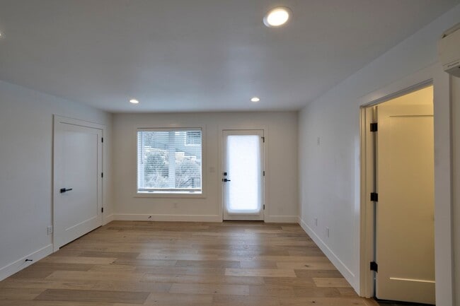 Building Photo - 2580 N W Awbrey Point Cir