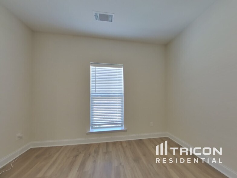 Building Photo - 635 Cantrell Dr