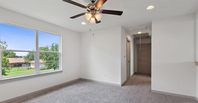 Building Photo - 128 New Hampton Wy