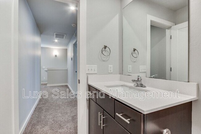 Building Photo - 17604 Sunny Hollow Rd