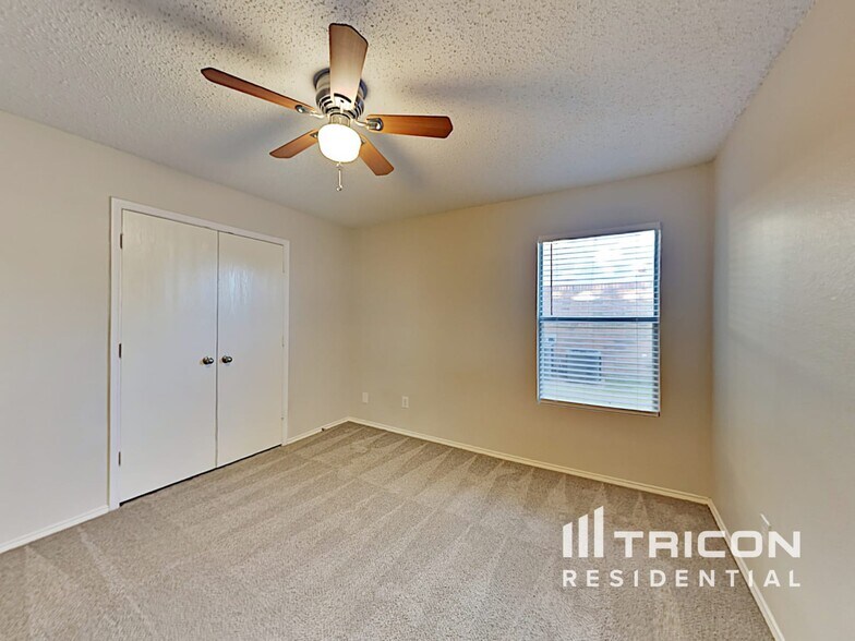 Building Photo - 647 Blue Chalk Dr