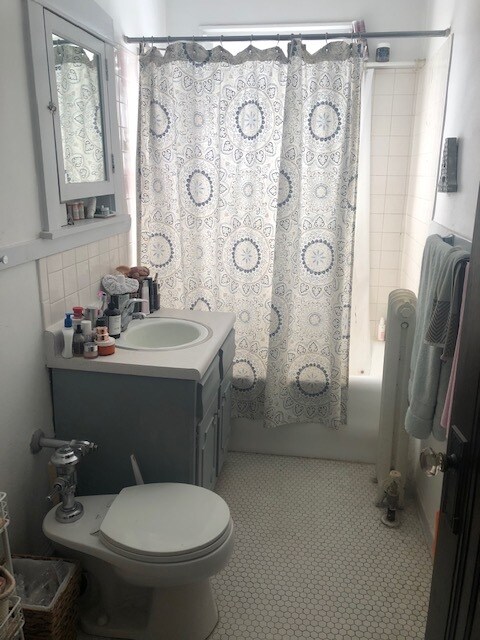 Bathroom - 212 N Oak Park Ave