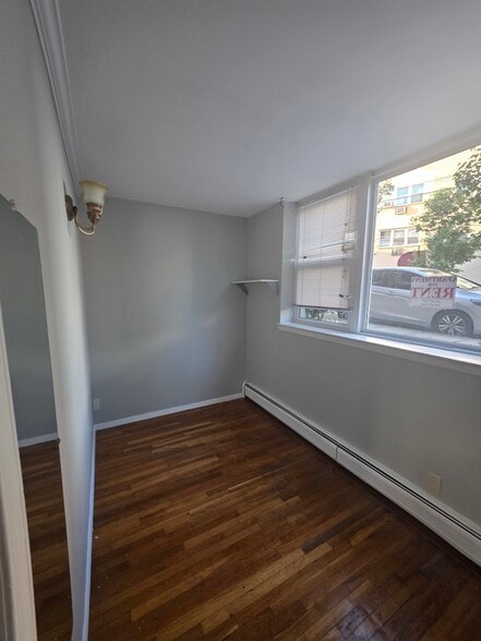 Building Photo - 133 33rd St
