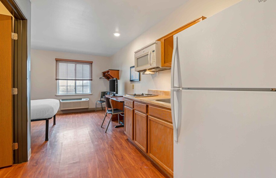 Building Photo - Furnished Studio-Indianapolis - Greenwood